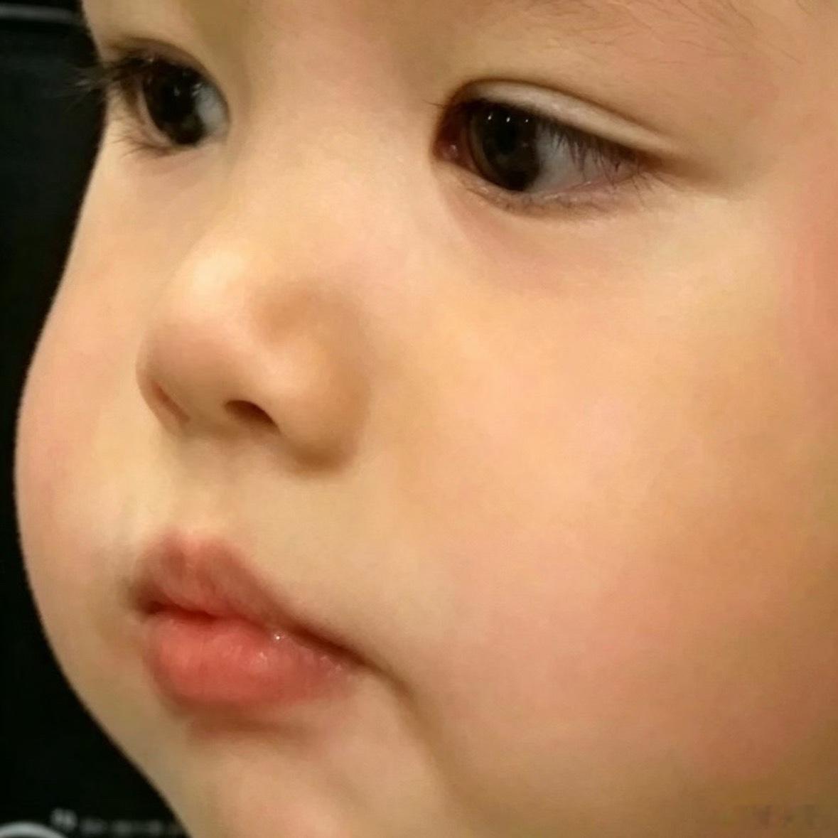 这么萌的小包子我一口就亲晕了[好爱哦] ​​​