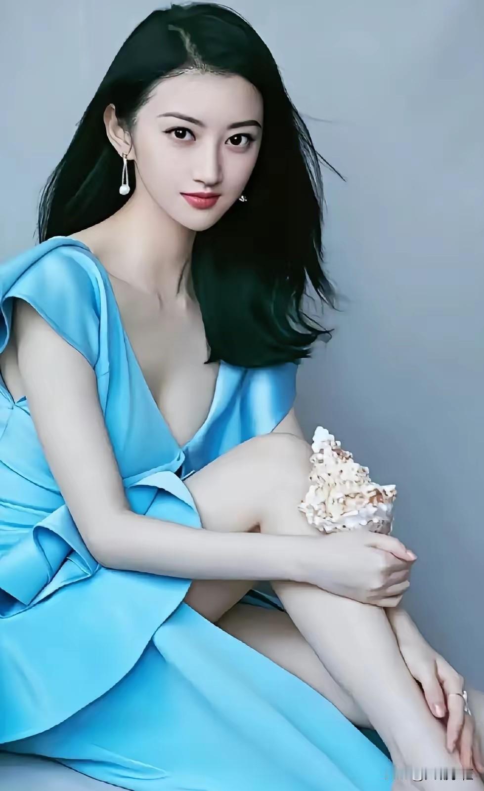 女星景甜被富豪企业家起诉归还3000万，而且疑似与代孕的那3000万有关。

8
