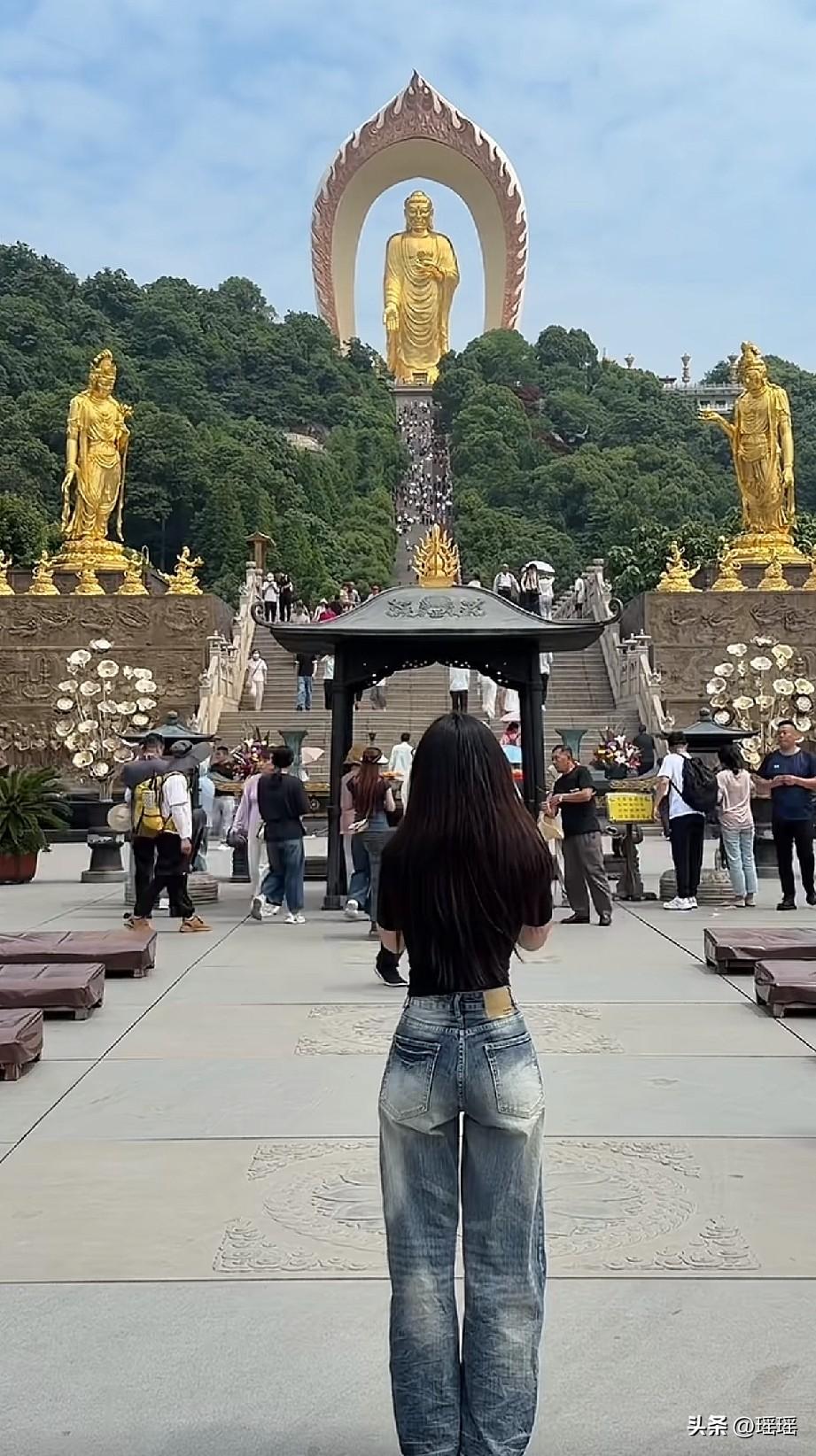 我去了3年了，还是没有求到姻缘[呆无辜]