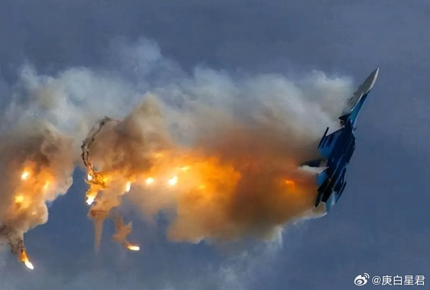 最坏情况发生，美军舰载机在沿海被击中，白宫意识到大国出手了！美军又栽跟头了！据多