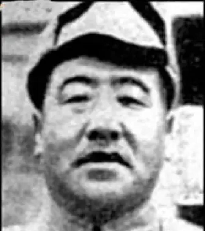 1943年庞炳勋投降日军后，用一把喂牲口的锈铡刀斩首36名八路军抛尸深井，67年