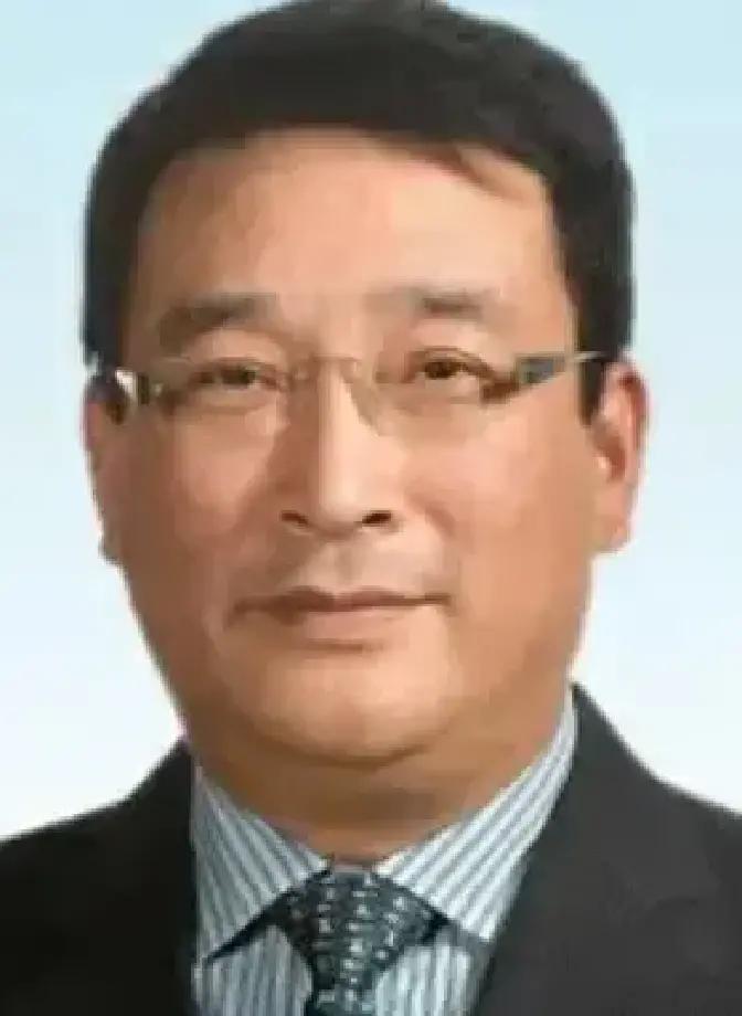 快讯！快讯！
子弹十块钱一发，他吞下的黑钱却能撑起一个重装旅，这不是段子，是公诉