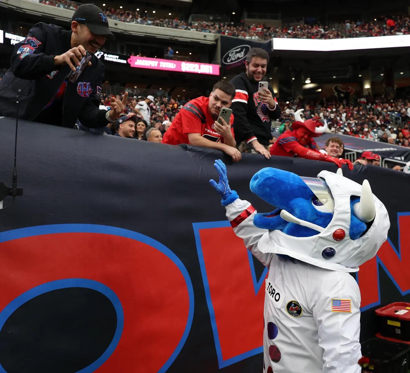 NFL2025赛季常规赛 第18周小马30：38德州人 