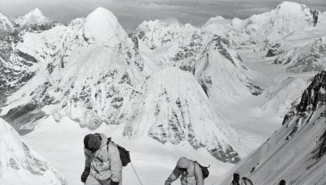 1960年初，中国、尼泊尔就珠穆朗玛峰归属问题再度展开谈判，但尼泊尔首相寸步不让