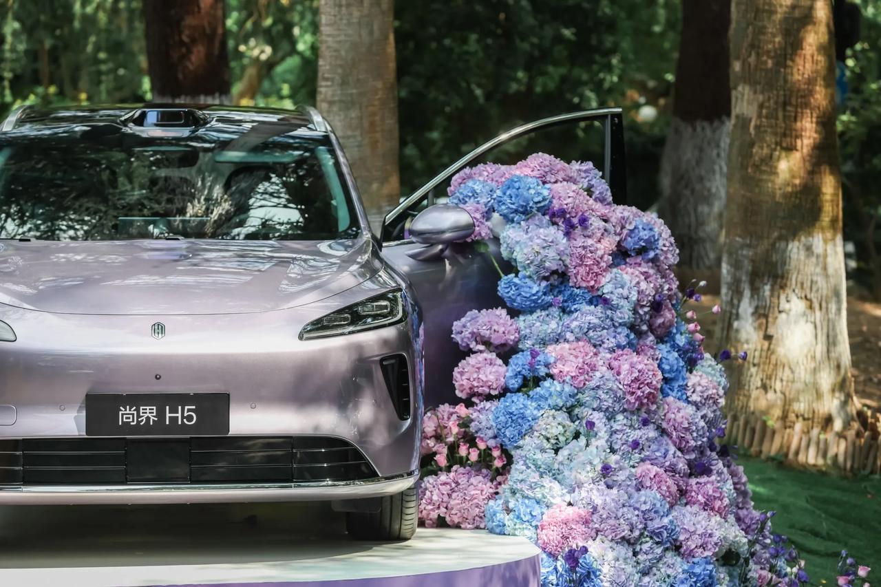 11月4日，尚界官宣了一项重磅好消息，那就是尚界H5上市仅43天，交付量就突破1