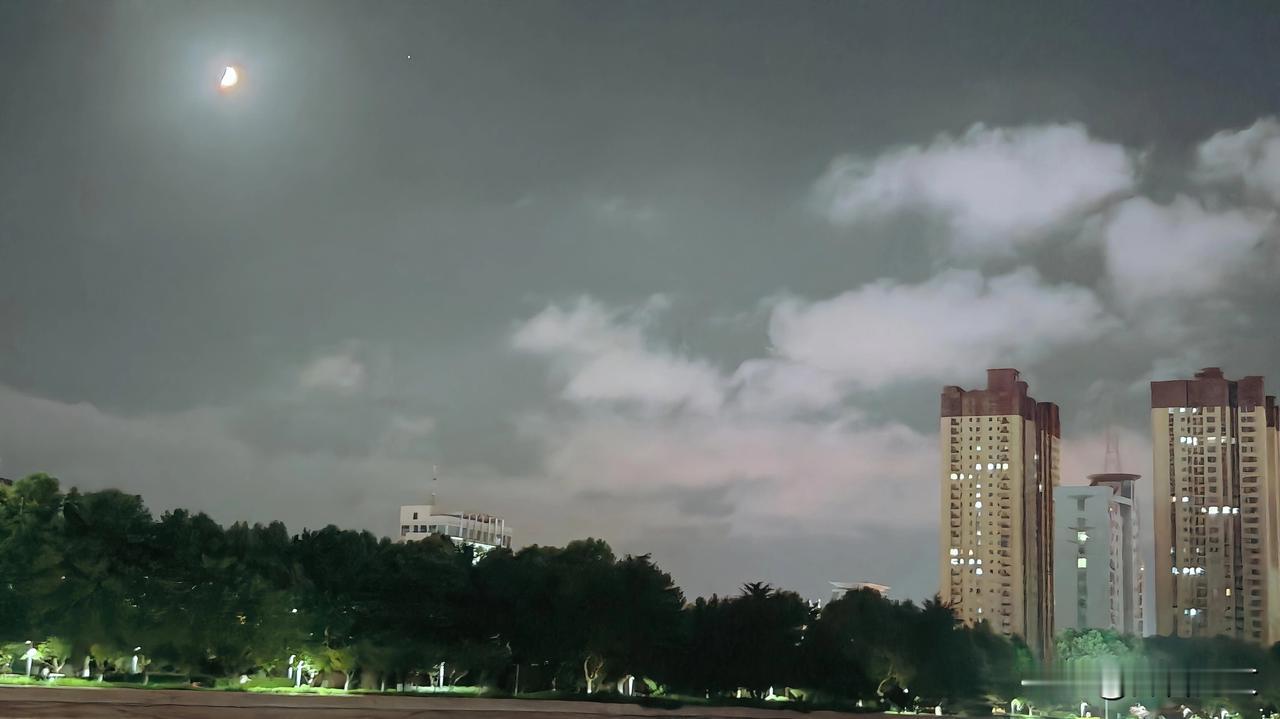 分享一张相册里随手拍的天空