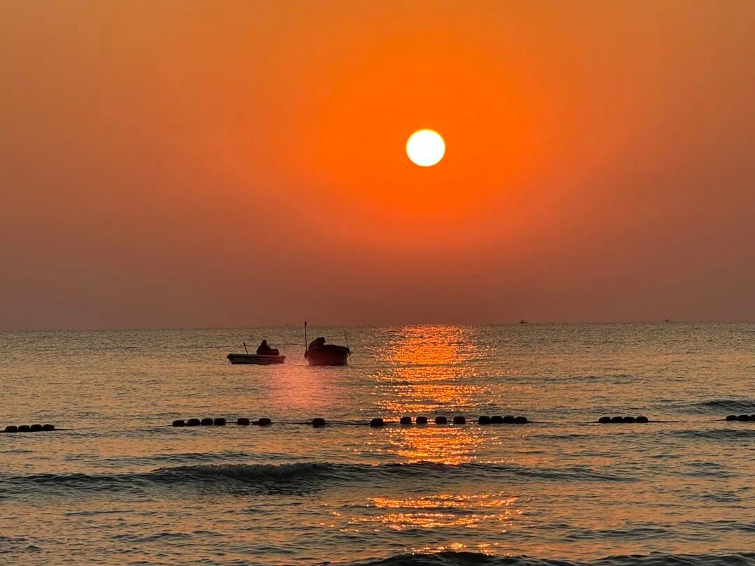 刘震云说过一段一针见血的话：“人生是一个骗局，买车买房根本不是什么首要任务，及时