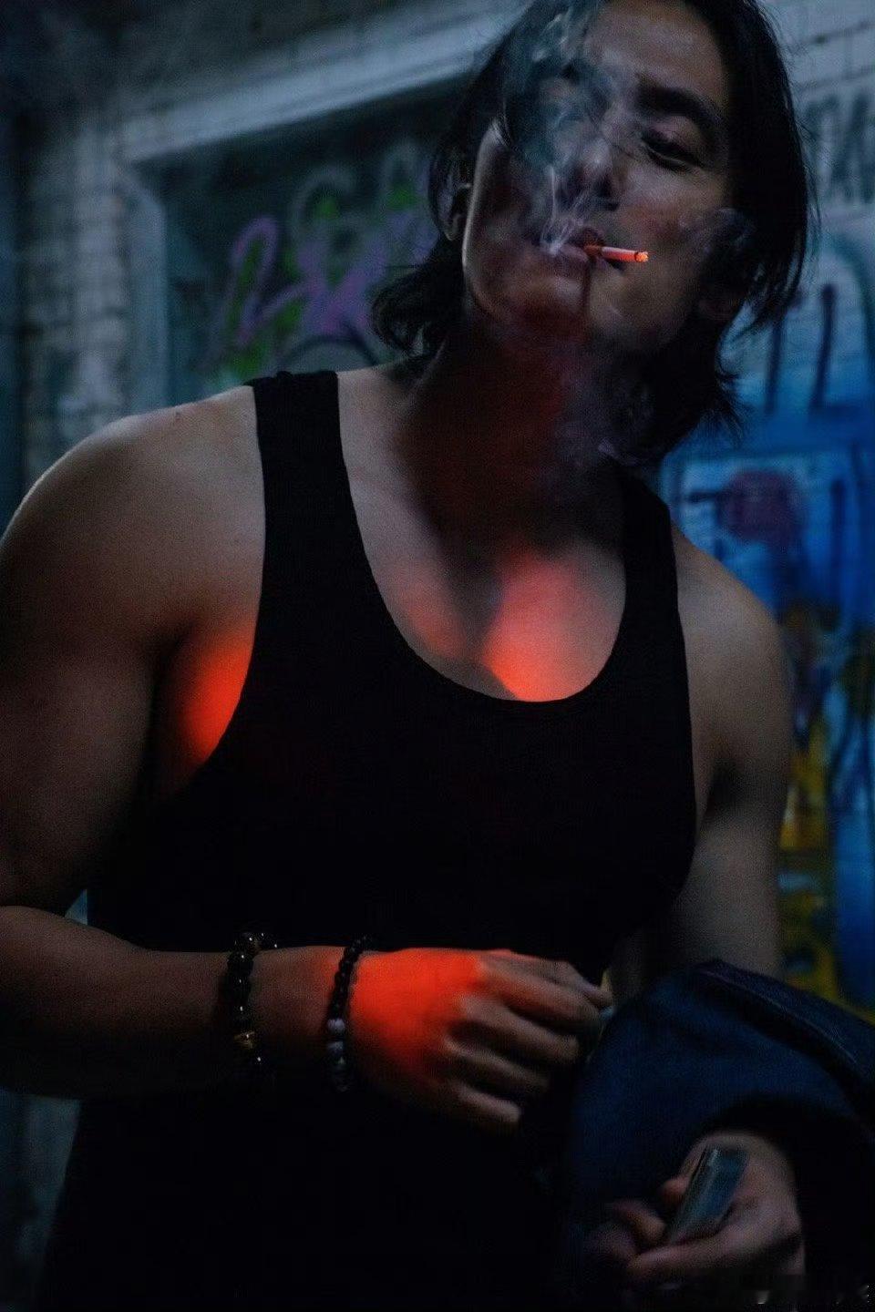 万沛鑫内鬼赛道身材最好的一个内鬼角色还带身材buff 万沛鑫这压迫感绝了[哇][