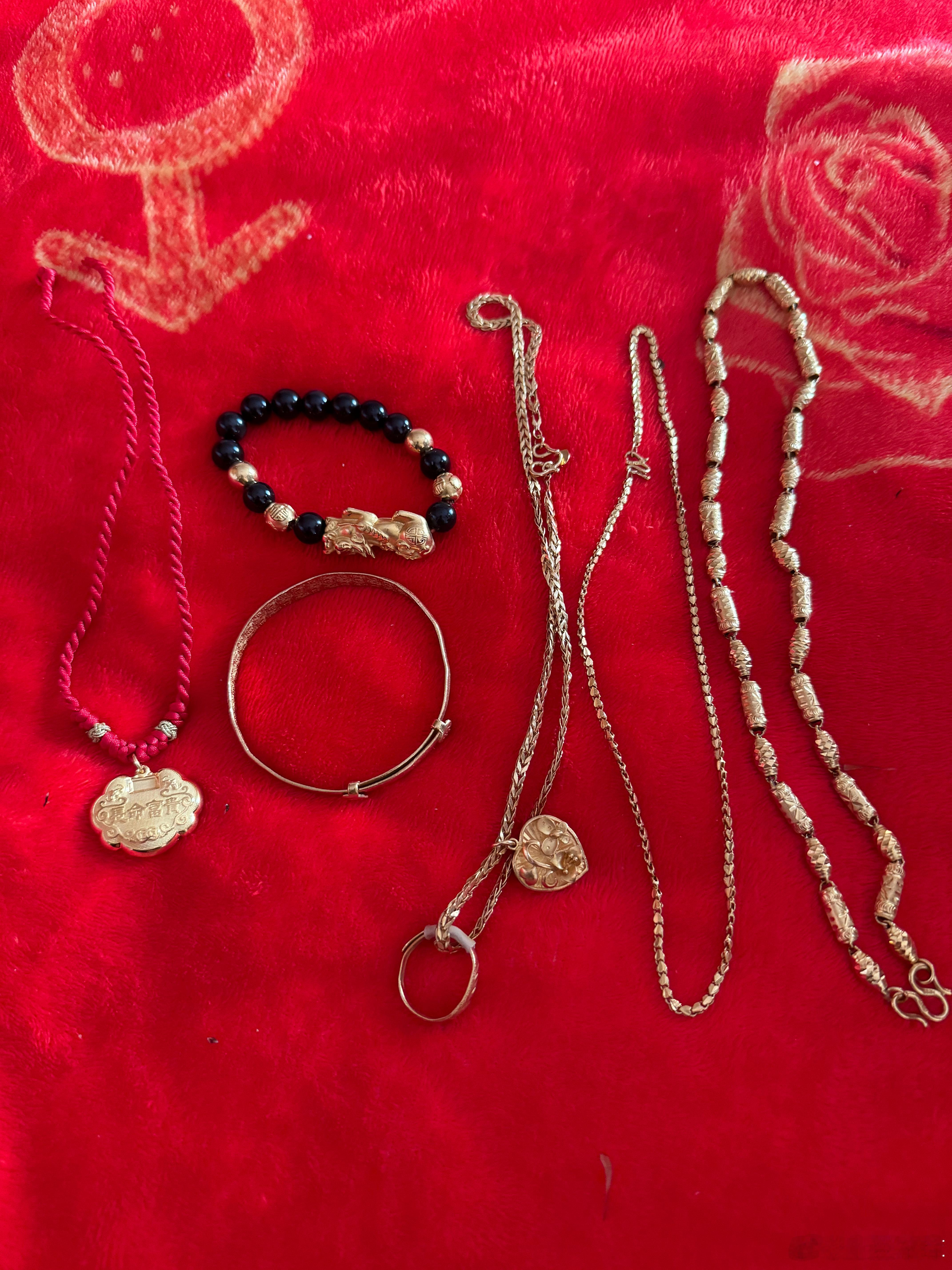 这些年积累的黄金全部都没卖 一直放着没想到能有一点点升值