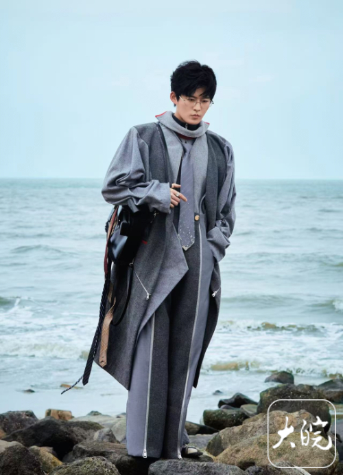 【#演员舒童说最幸福时刻是在剧组吃盒饭#】#舒童欢迎大家到六安品尝蒿子粑粑# 丙