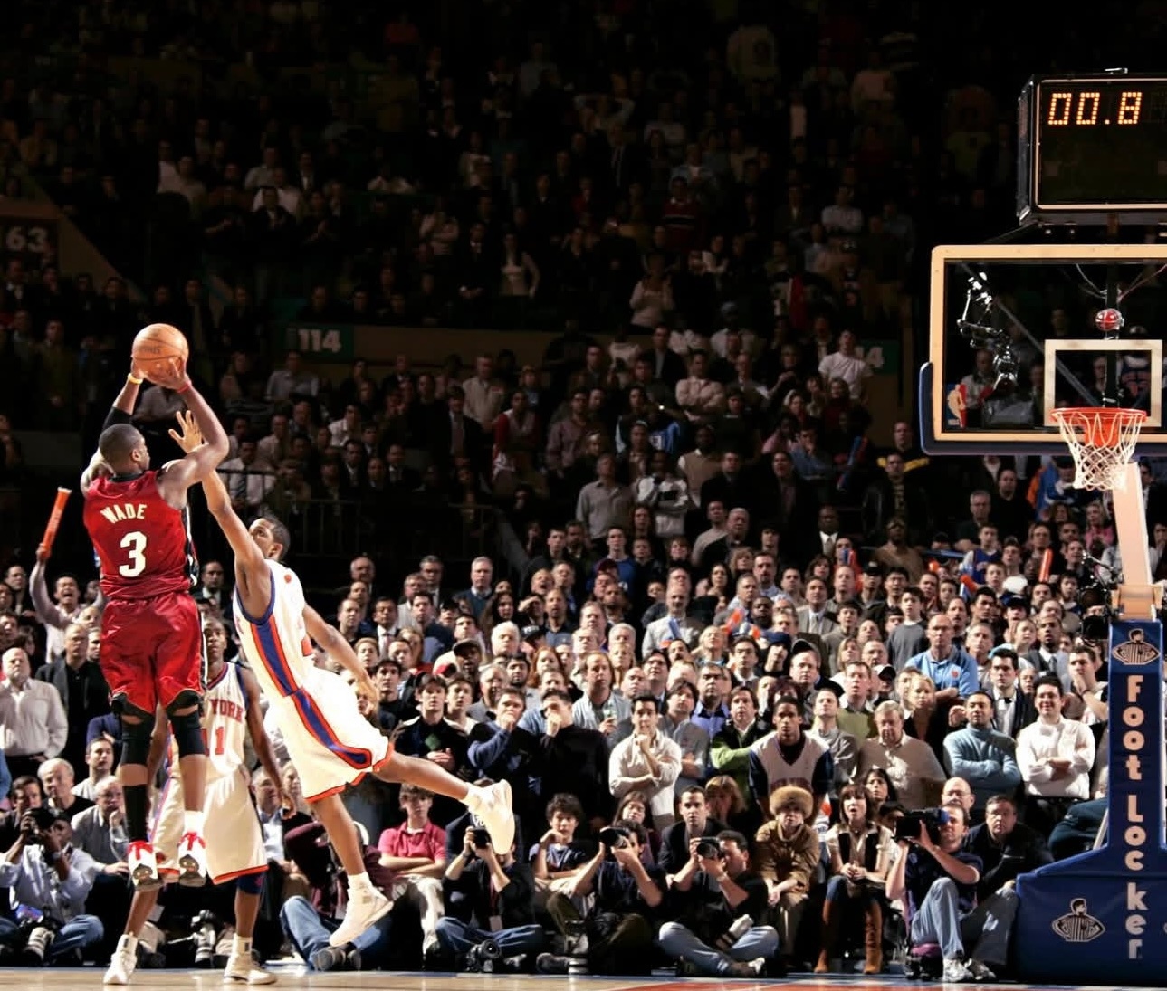 篮天下 21年前，韦德压哨绝杀尼克斯!Image via heathistori