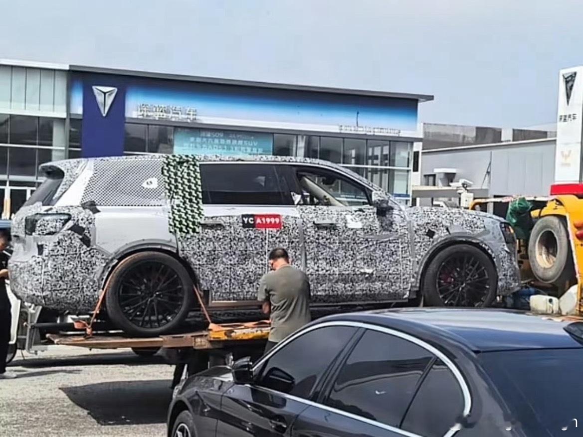 问界M9L长轴距版谍照传说中的非凡大师应该是来填补M9到未来尊界的60到100的