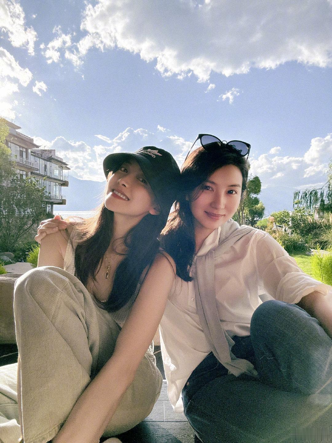 宋茜陈好旅游搭子宋茜陈好两个女人的旅行，最好的旅游搭子出现啦！宋茜陈好两个女人的