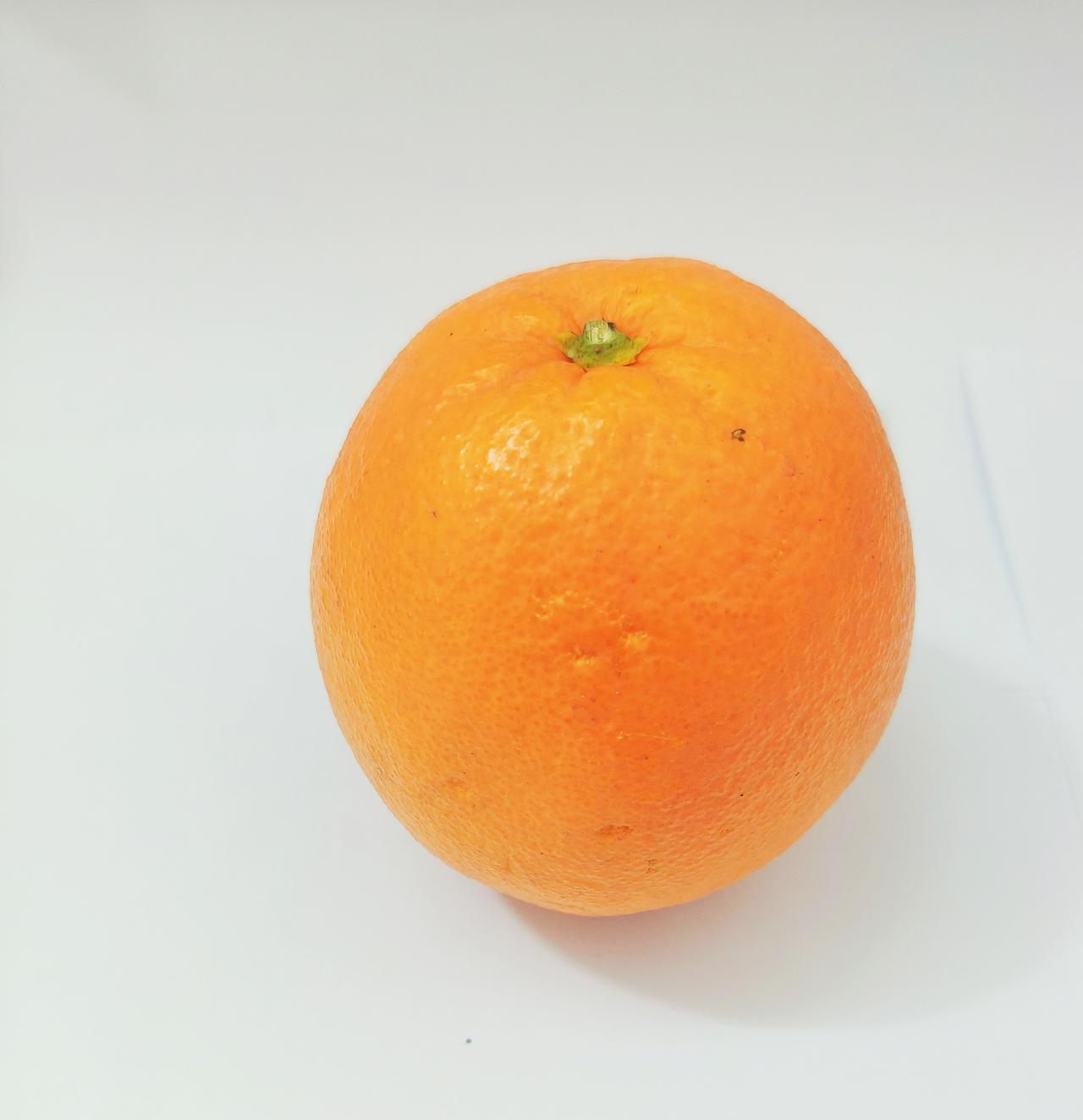 别人一片青菜火出圈了，
昨天晒橙子没有人看，
难道今天还没有人看吗？
橙子比青菜