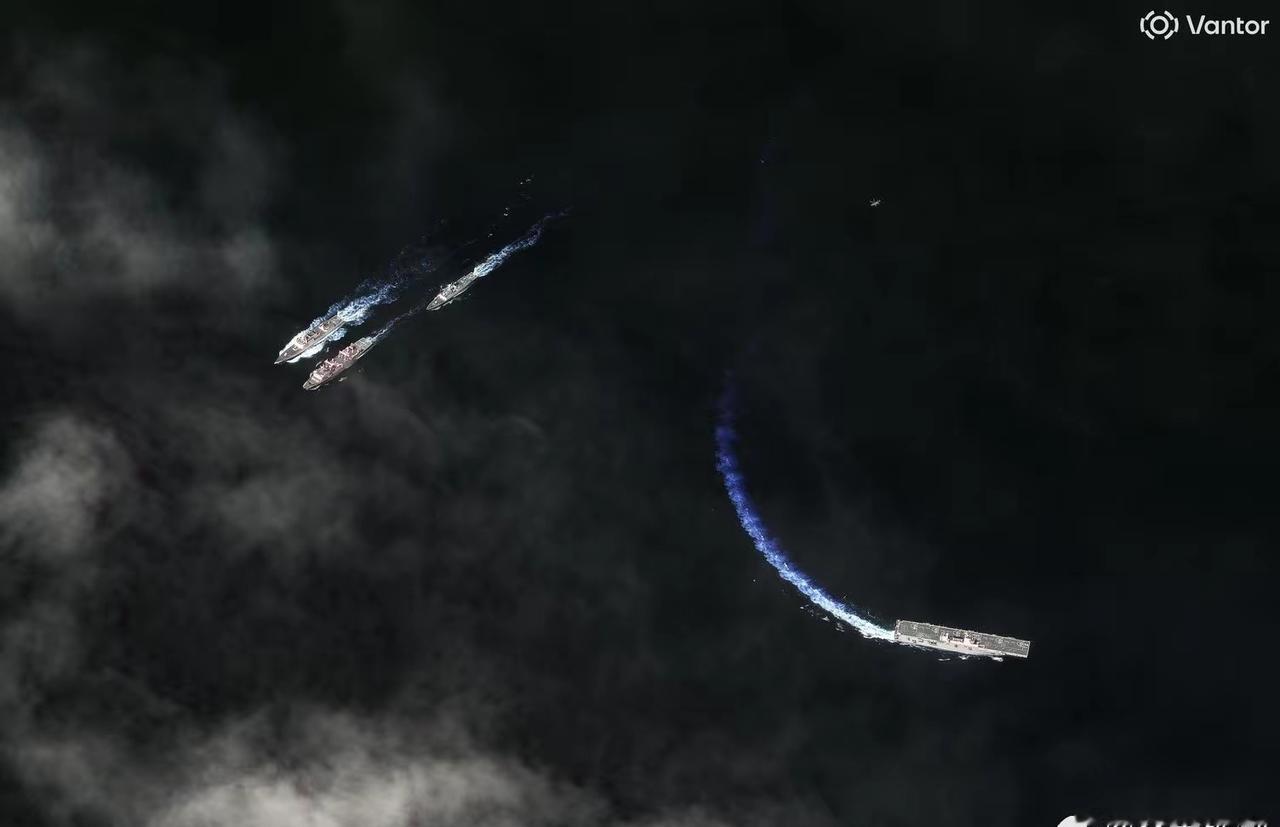 怪不得澳大利亚密切关注中国海军舰艇编队动向，有075两栖攻击舰，055万吨大驱，