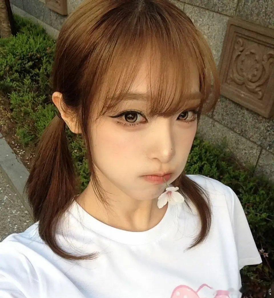 这人怎么看着像田曦薇 