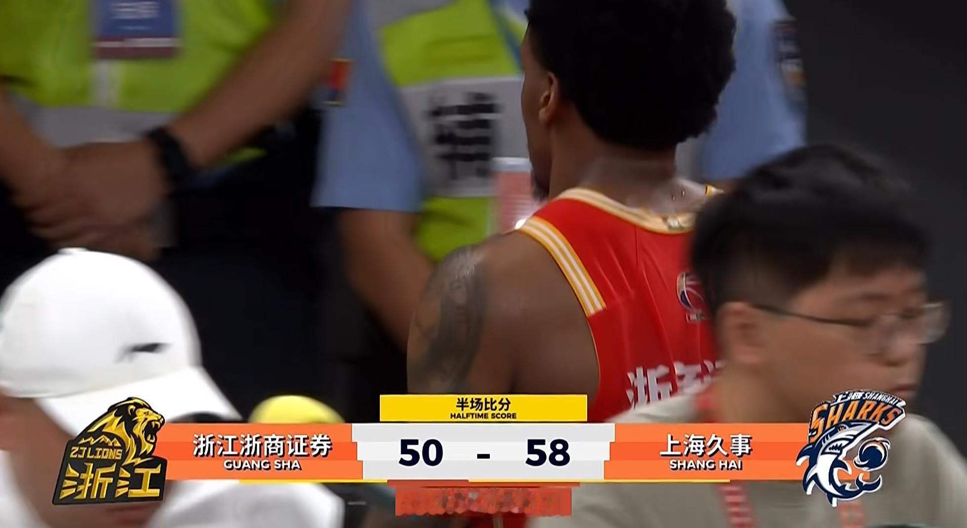 cba总决赛CBA 广厦被打了一个2-18，随后还好，还了一个16-6，半场落后