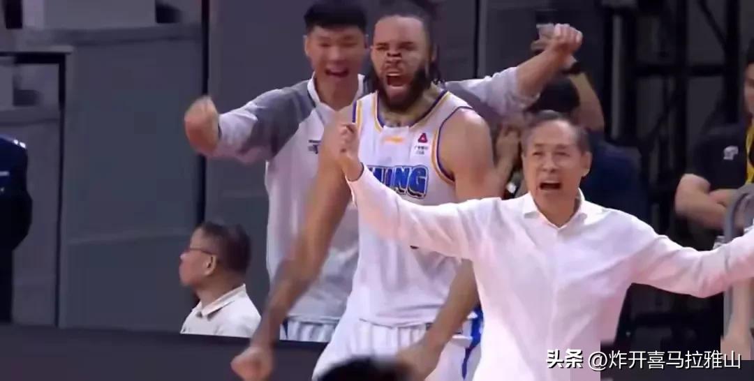 北汽队麦基和球队不太兼容，引援不是太成功。
看了北汽队和广东队的比赛，麦基全场1