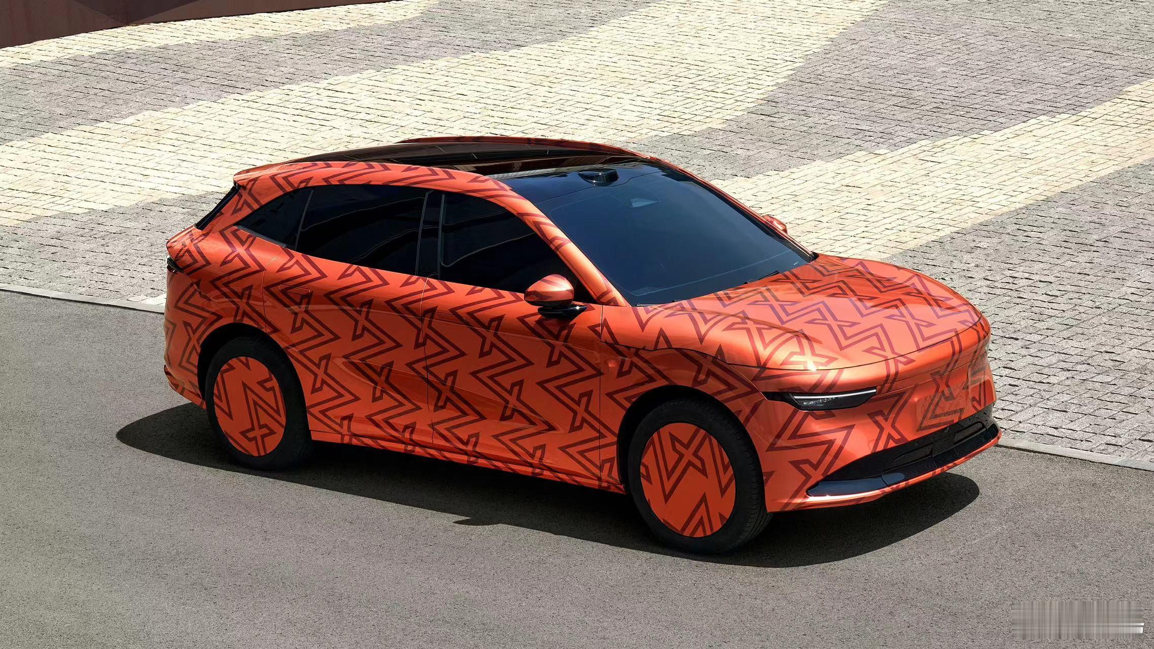 CX1E定位为一款中型 SUV，作为极氪品牌的主力 SUV 车型，车内空间非常重