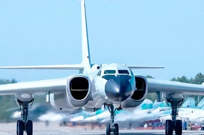 美军靠老轰炸机撑场面，中美空基力量的天平已经开始倾斜，这次美军重启退役B-1B的