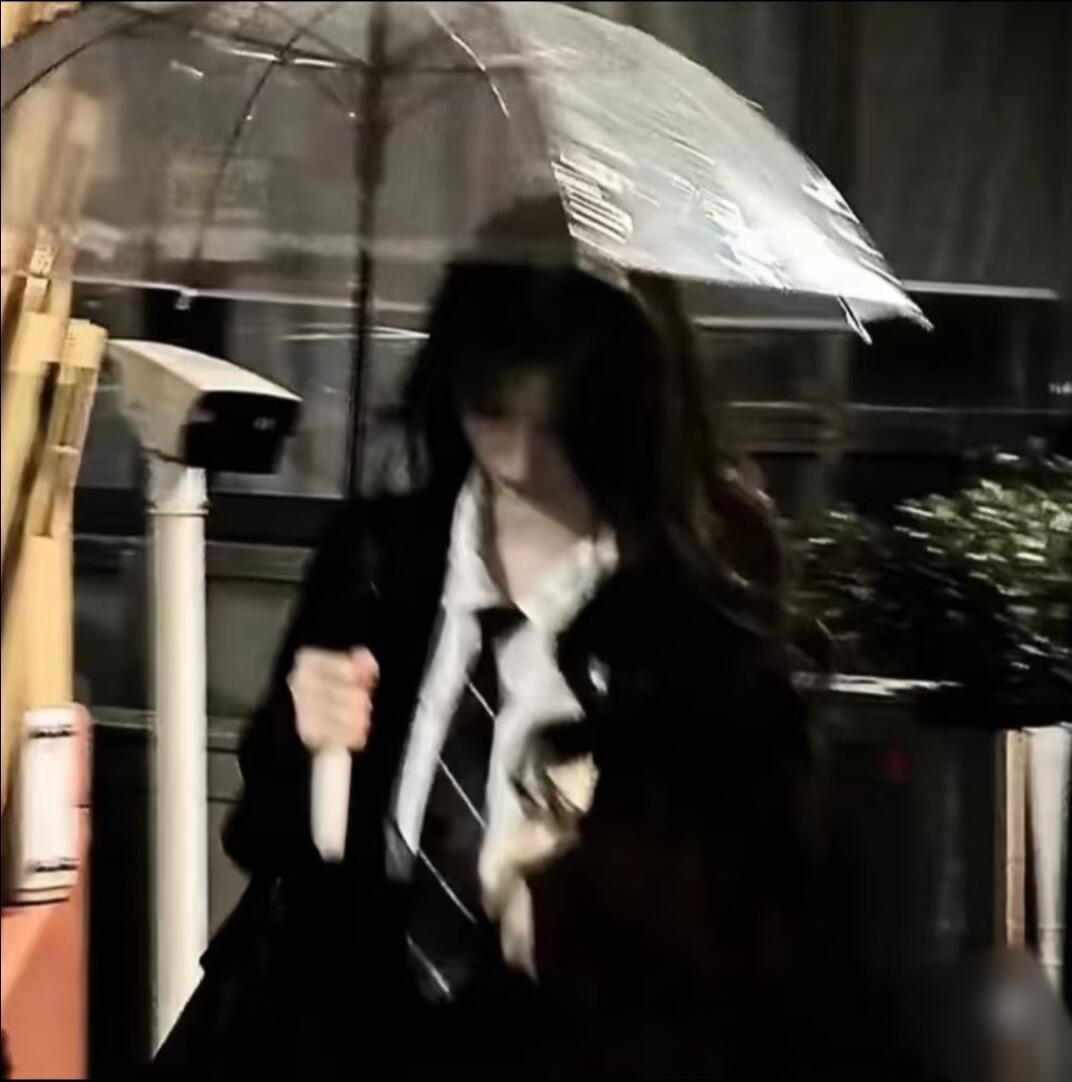 ·̩͙ ﾟ ˖◛⁺⑅🍁      夜晚喧嚣褪去之后，      只剩下属于自己