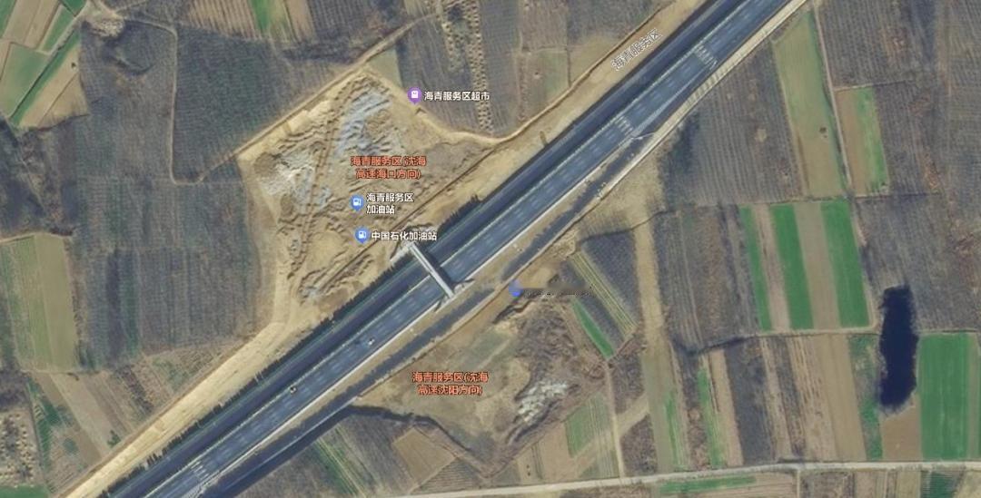 近日，青岛高速集团有限公司将实施G15沈海高速公路海青服务区扩建增容工程，重卡高