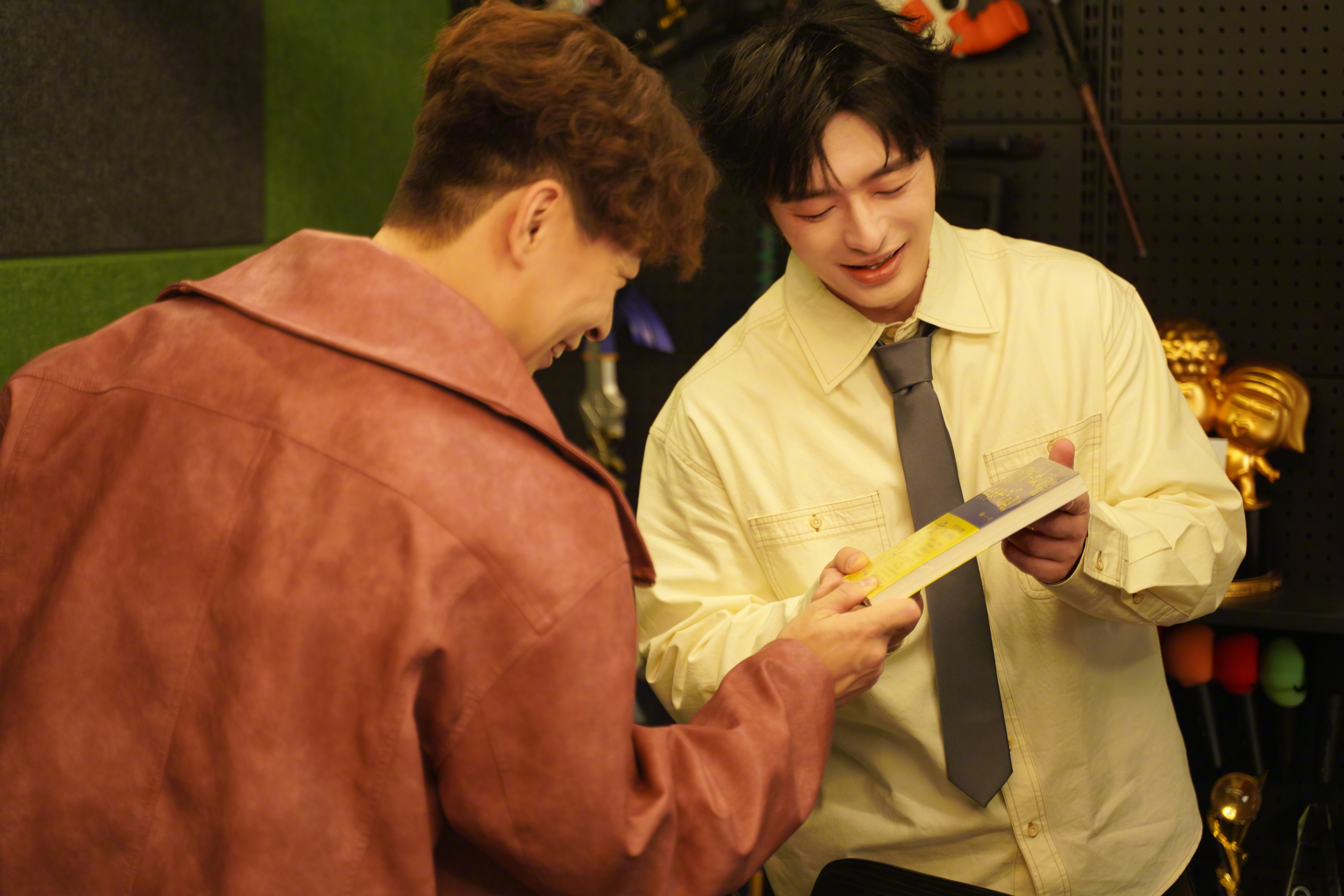 鲁豫对话刘旸松天硕松天硕则从刘旸身上，看到了“普通”人所能迸发的惊人能量。“他给