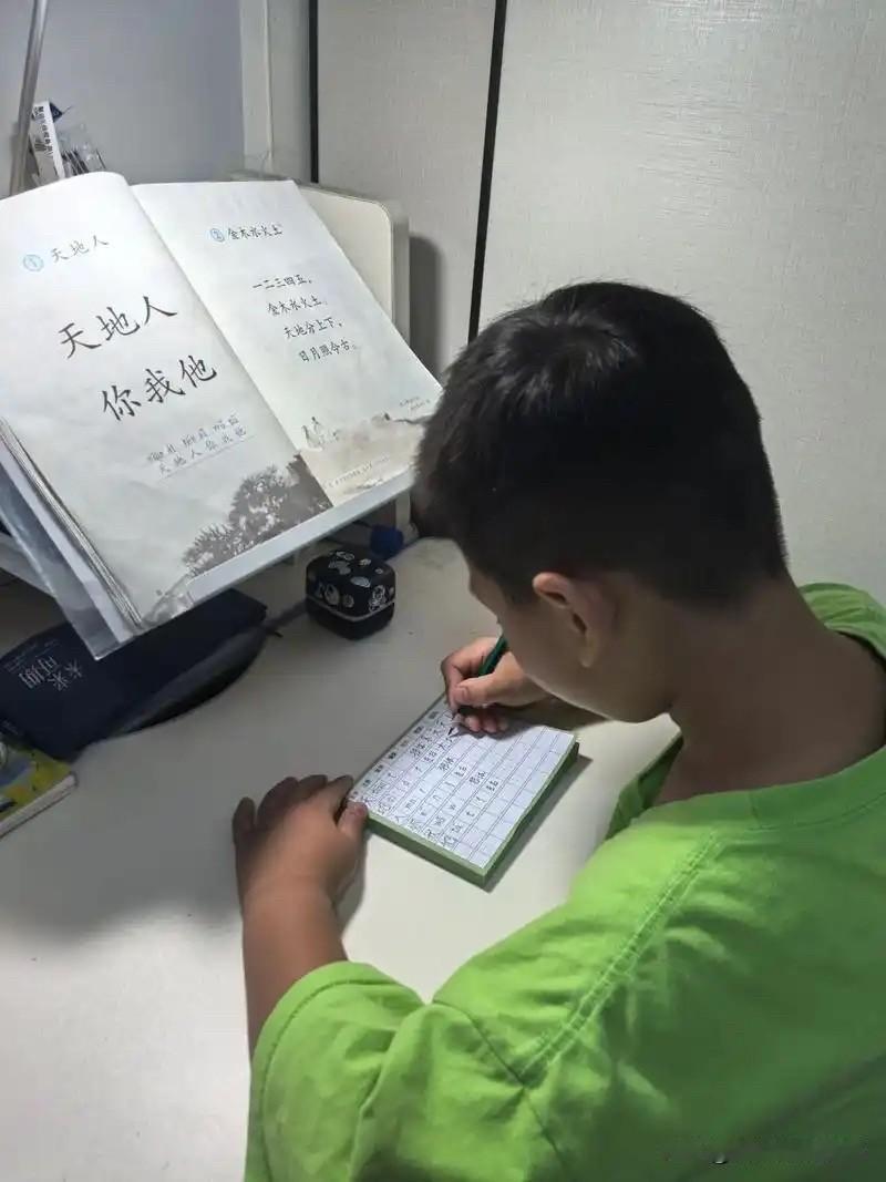 让我们重新认识一下一年级，看一看你是否也走过这些弯路

1、在公立幼儿园大班上了