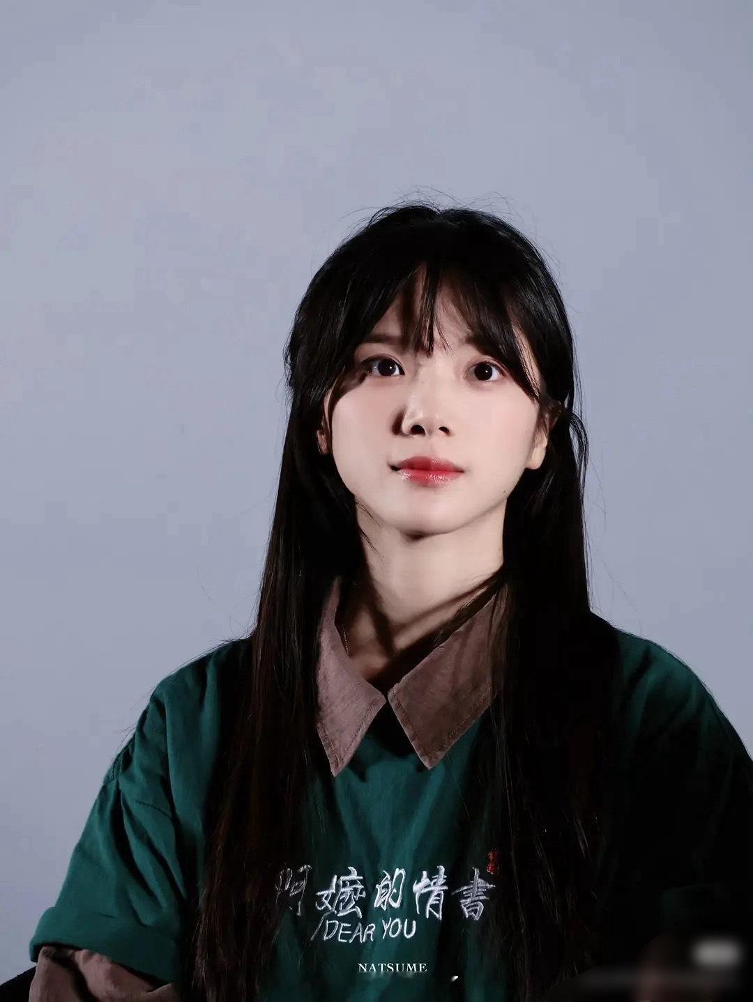 李思潼一个月前还是纯素人学生，一个月后成为00后票房第一女星，还直接拿到奢品代言