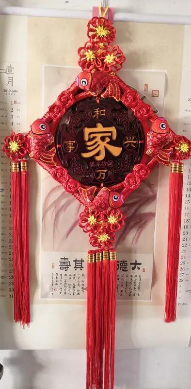 一人一句新年祝福 祝福大家在2026年，家和万事兴，身安百业旺。家人围坐谈笑，那
