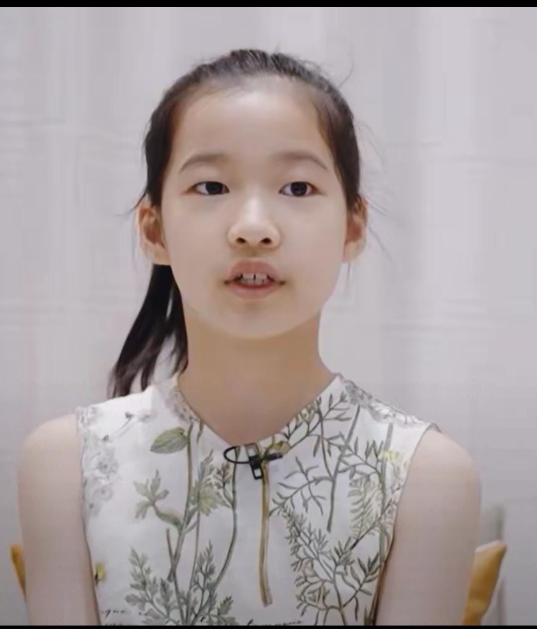 张雪峰11岁女儿张姩菡到访波黑驻华大使馆，全程流利英语和大使馆工作人员交流！
张