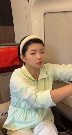微辣团队的小伙伴们一起出发湖南郴州桂东县参加明天的演出活动。
期待他们精彩的表现
