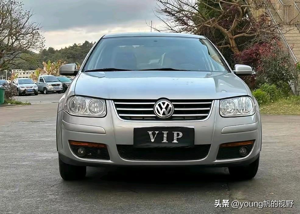 2006年至2008年的一汽大众宝来。这款轿车当年的售价区间在11万至15万左右