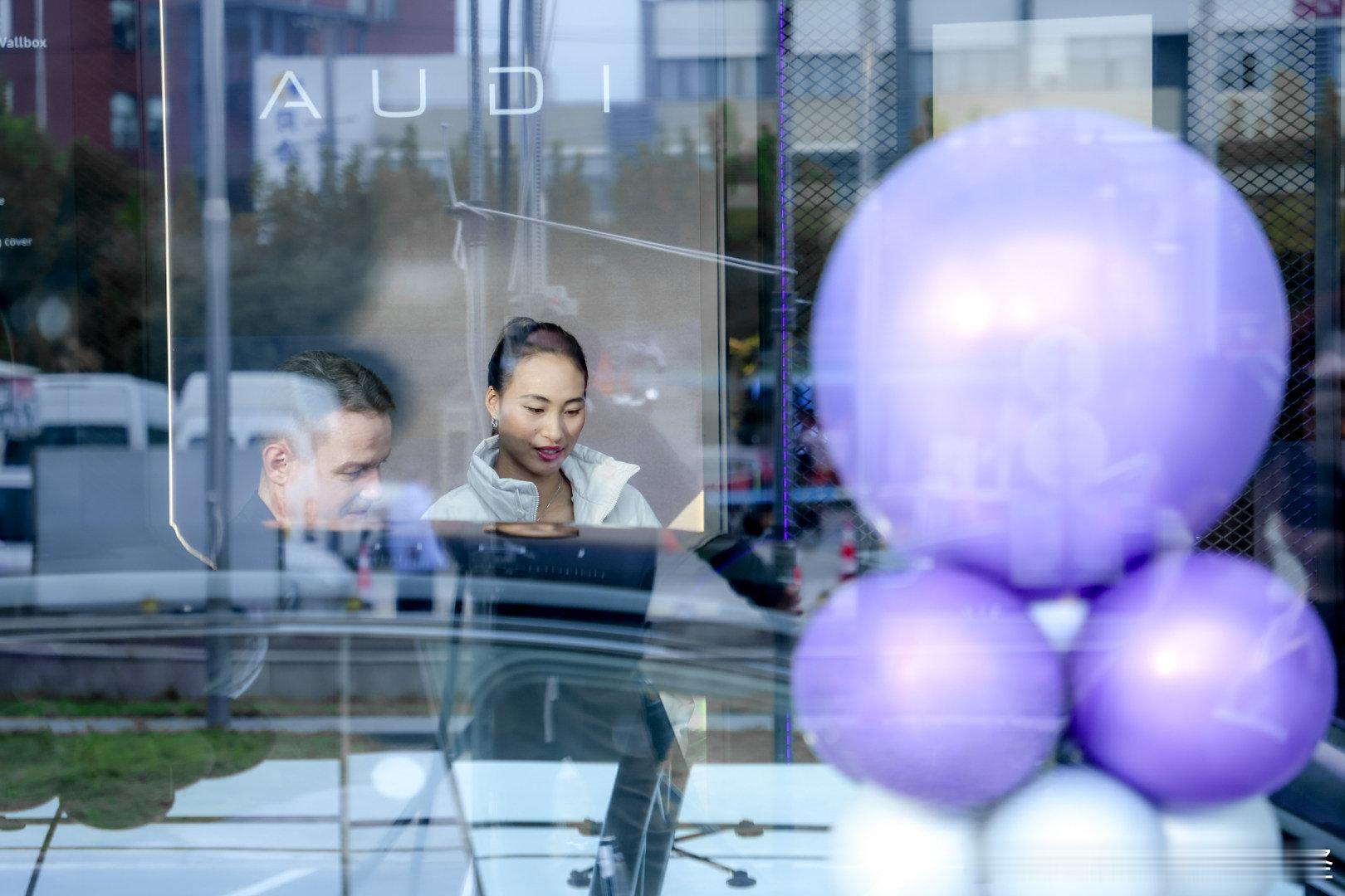 郑钦文的旅行新搭子 恭喜郑钦文喜提奥迪E5新车，正式成为奥迪E5车主！从选车试驾