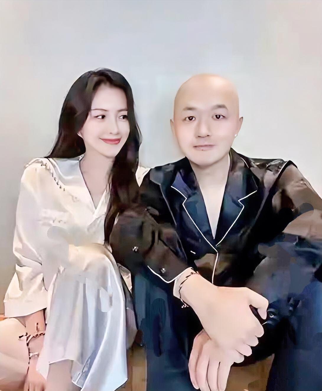 包文婧的20年
曾经陪包贝尔住地下室，为爱偏执到用烟头烫自己逼婚，耗尽整个青春去