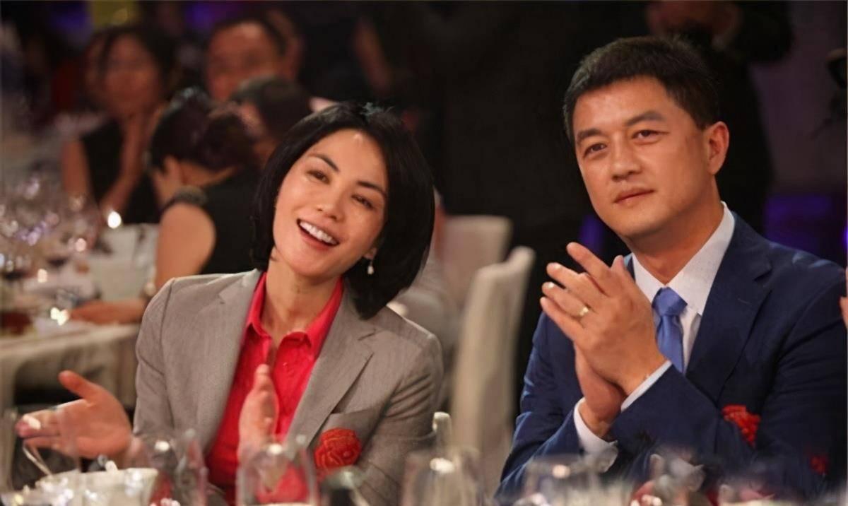 

如果你喜欢的人向你借钱，你借不借？


[凝视]恋爱也好，暗恋明恋也好，时间