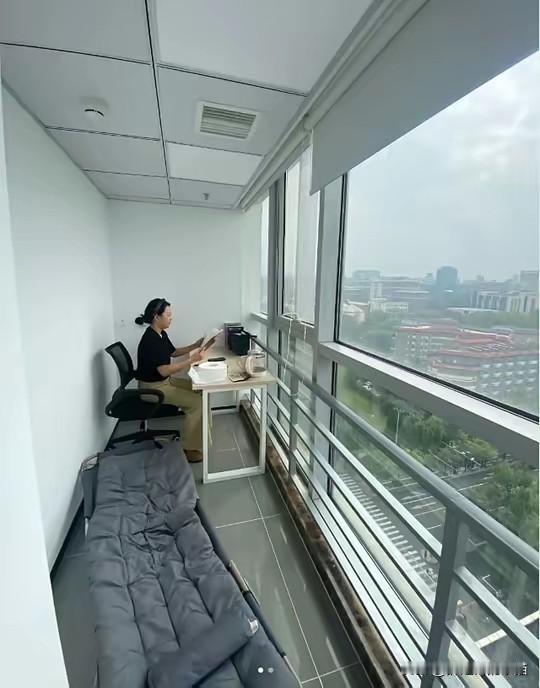 表姐在深圳开了一个公司，这环境看起来是不错。