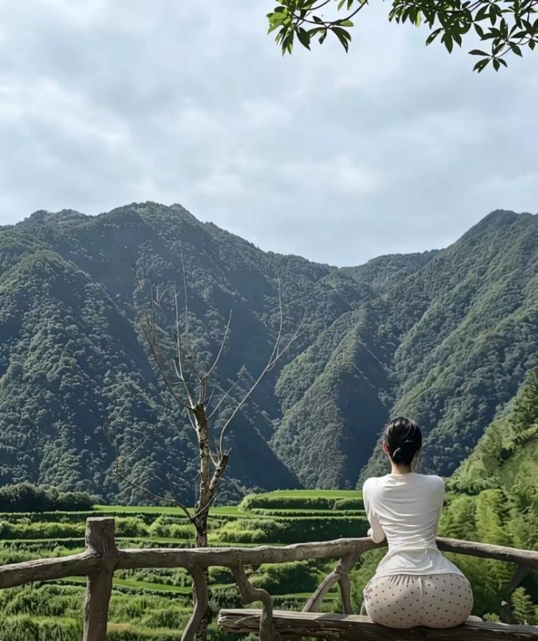 让自己多学点知识
多多提升认知
别停下来努力
一定要栽正确的路上
拼命的奔跑
见