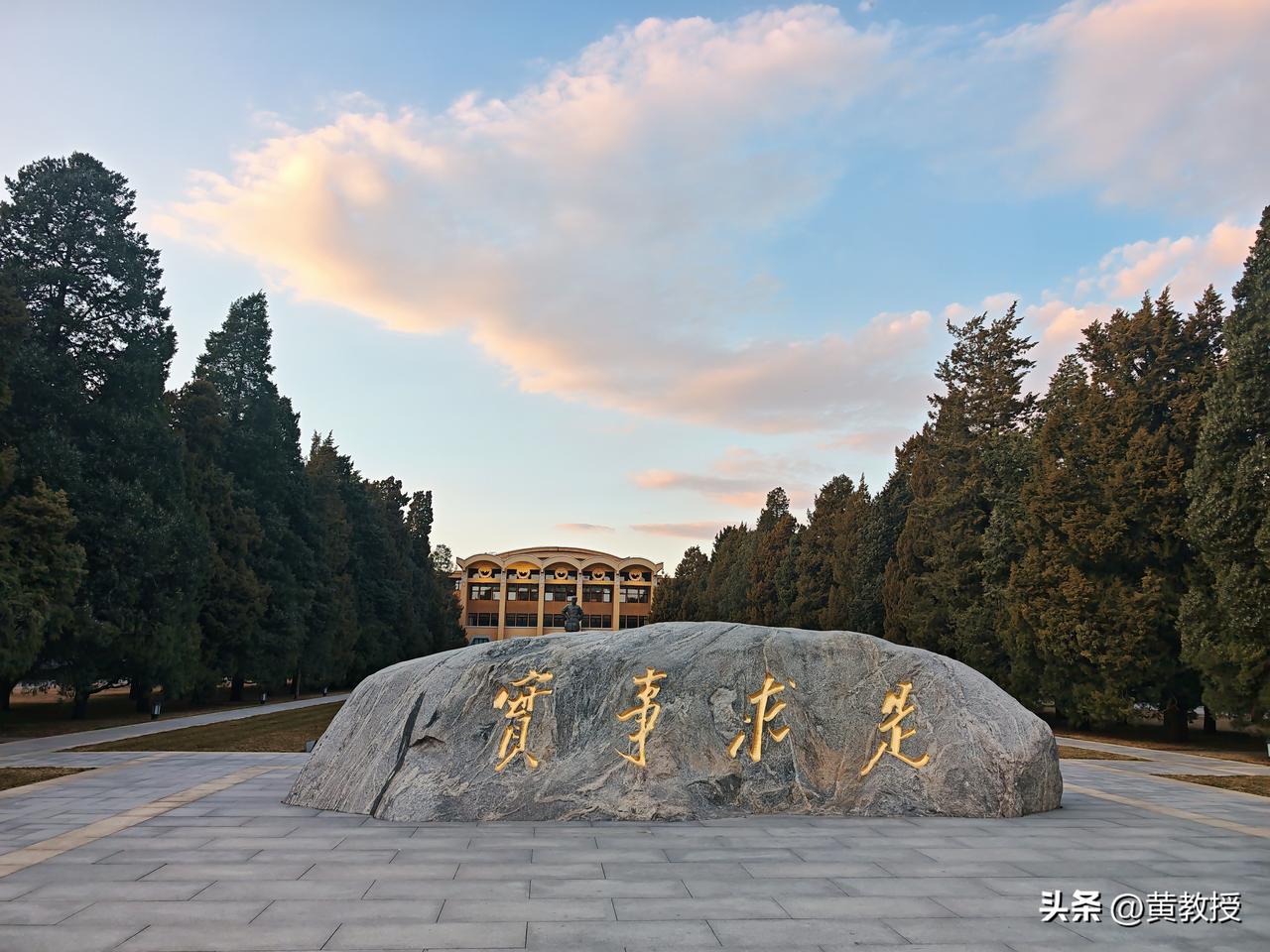 周末，劳逸结合
看场节目