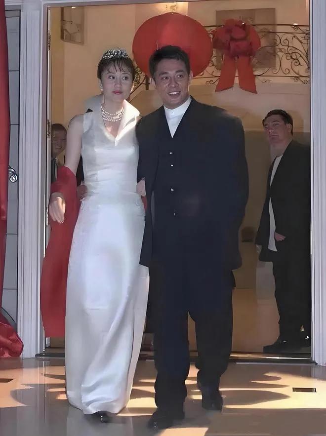利智何许人也？能让“功夫皇帝”一生为之痴迷，甚至不惜与相识近30年的前妻黄秋燕分
