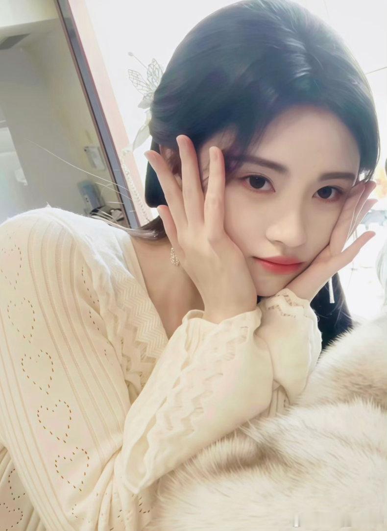 🍊💙鞠婧祎姜黎非 🍊💙鞠婧祎♡ ⑅ +.追星 一种无解的爱.+ ⑅ ♡