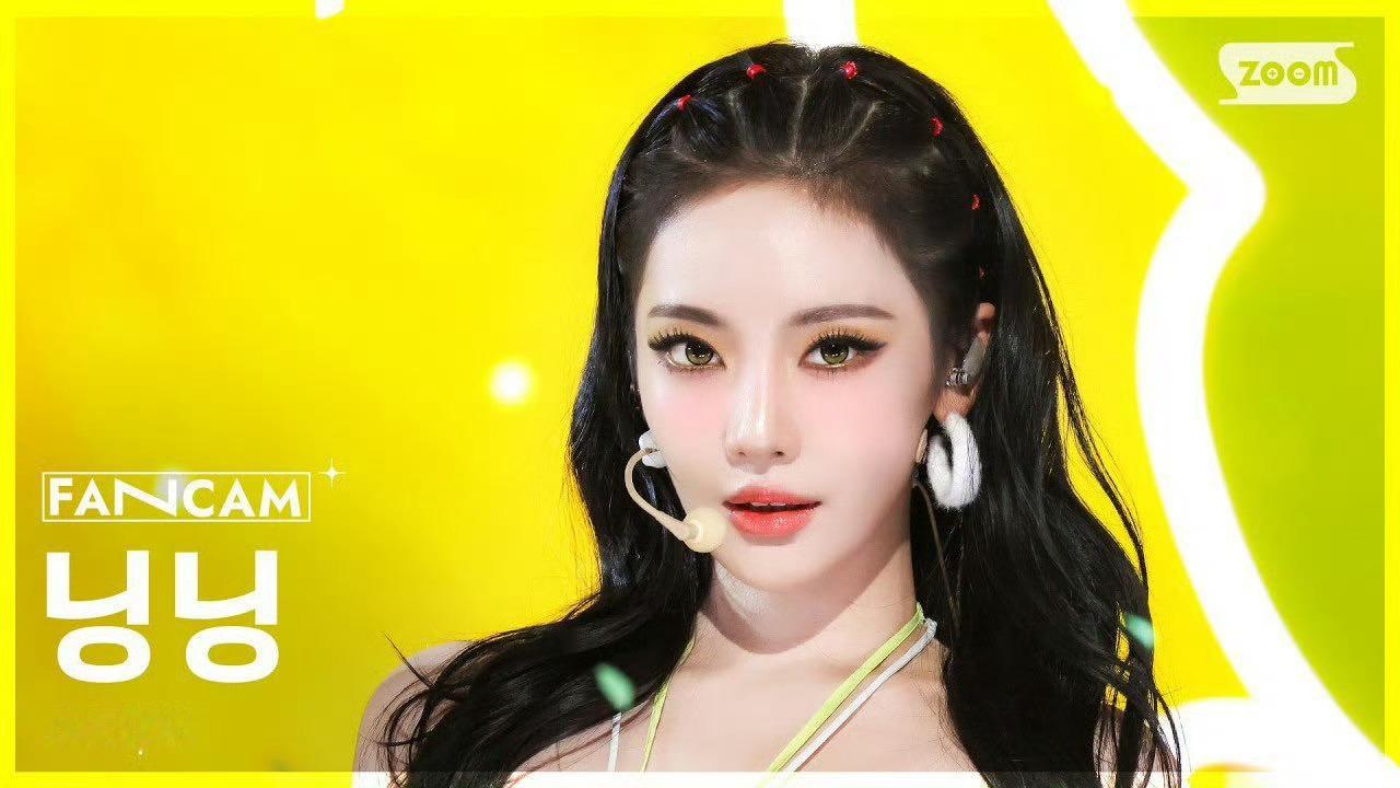 宁艺卓金色下至眼妆所有人都来欣赏这个美美的妆 给宁宁一个好妆造 宁宁还你一个大出