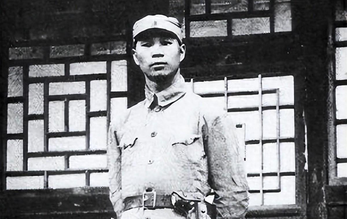 1997年国企大批工人下岗，杨成武坚决反对让工人被忽视和自生自灭的做法，直言不能