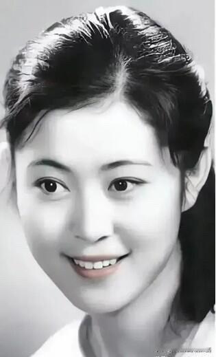 还得是山东的美女漂亮啊，她年轻主持春晚时那是真的好看，什么龙洋、刘心悦、马凡舒主