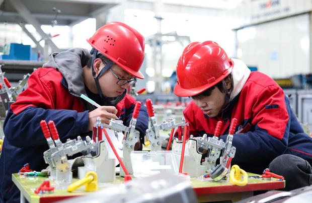 当前全球多地出现局势紧张，贸易投资领域的限制措施增多，科技领域的竞争加剧，地区热