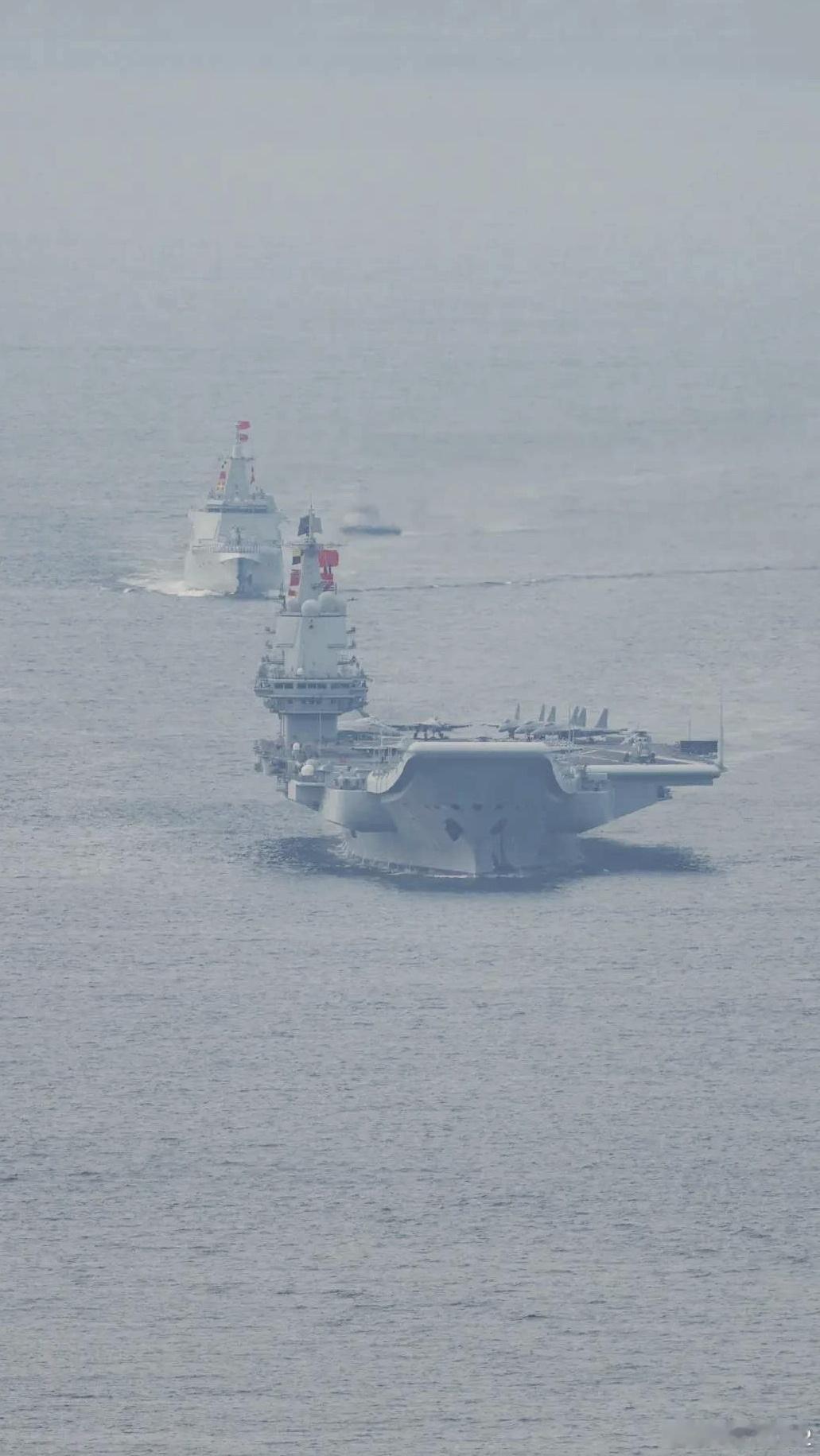 中国海军山东舰航母编队抵达香港山东舰💪！人民海军💪！香港💪！热点观点烽火问