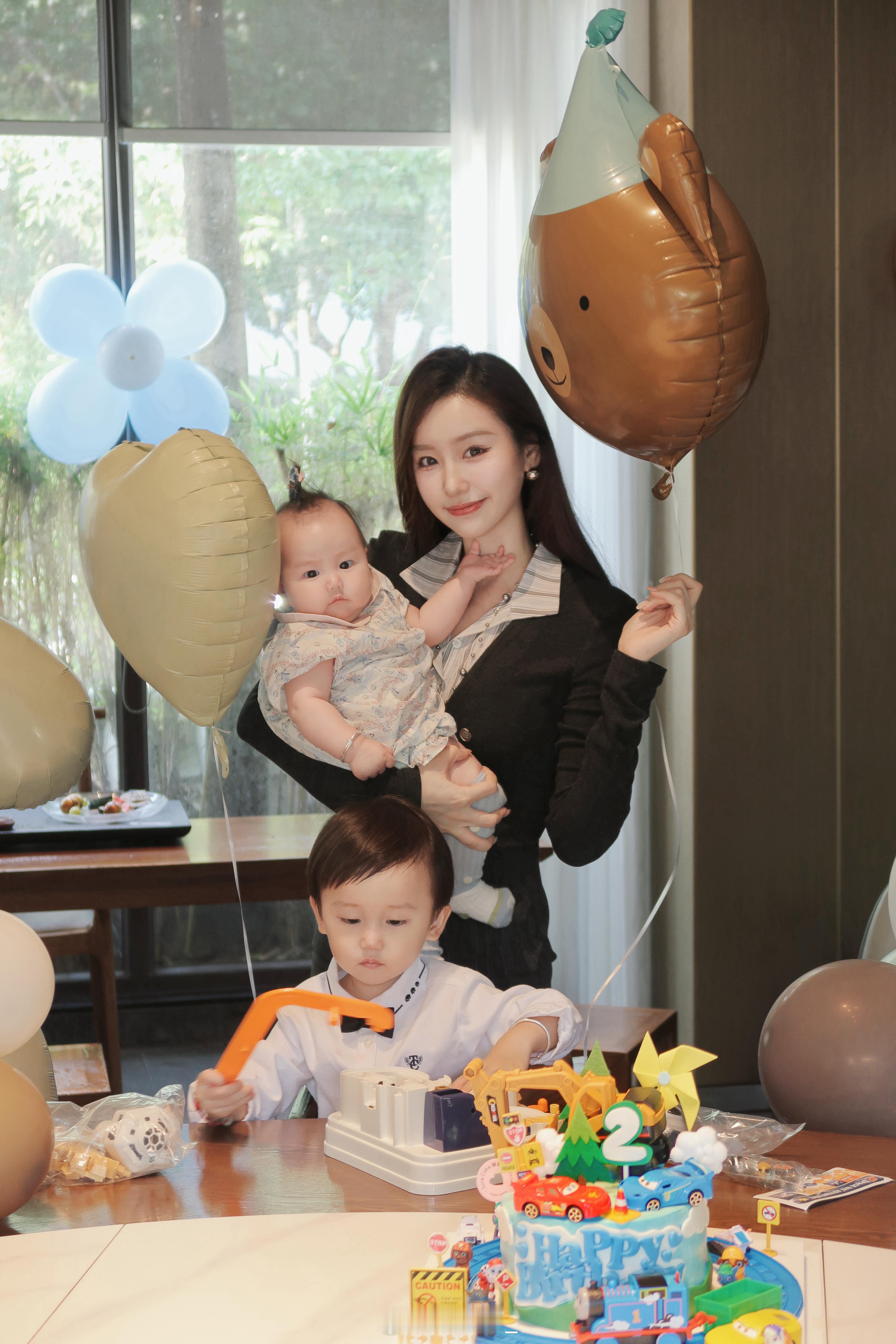 衡衡2岁啦💛🤍💙愿你 平安 健康快乐成长👣🍓+🥞=🍰+🕯=˗ˋˏ