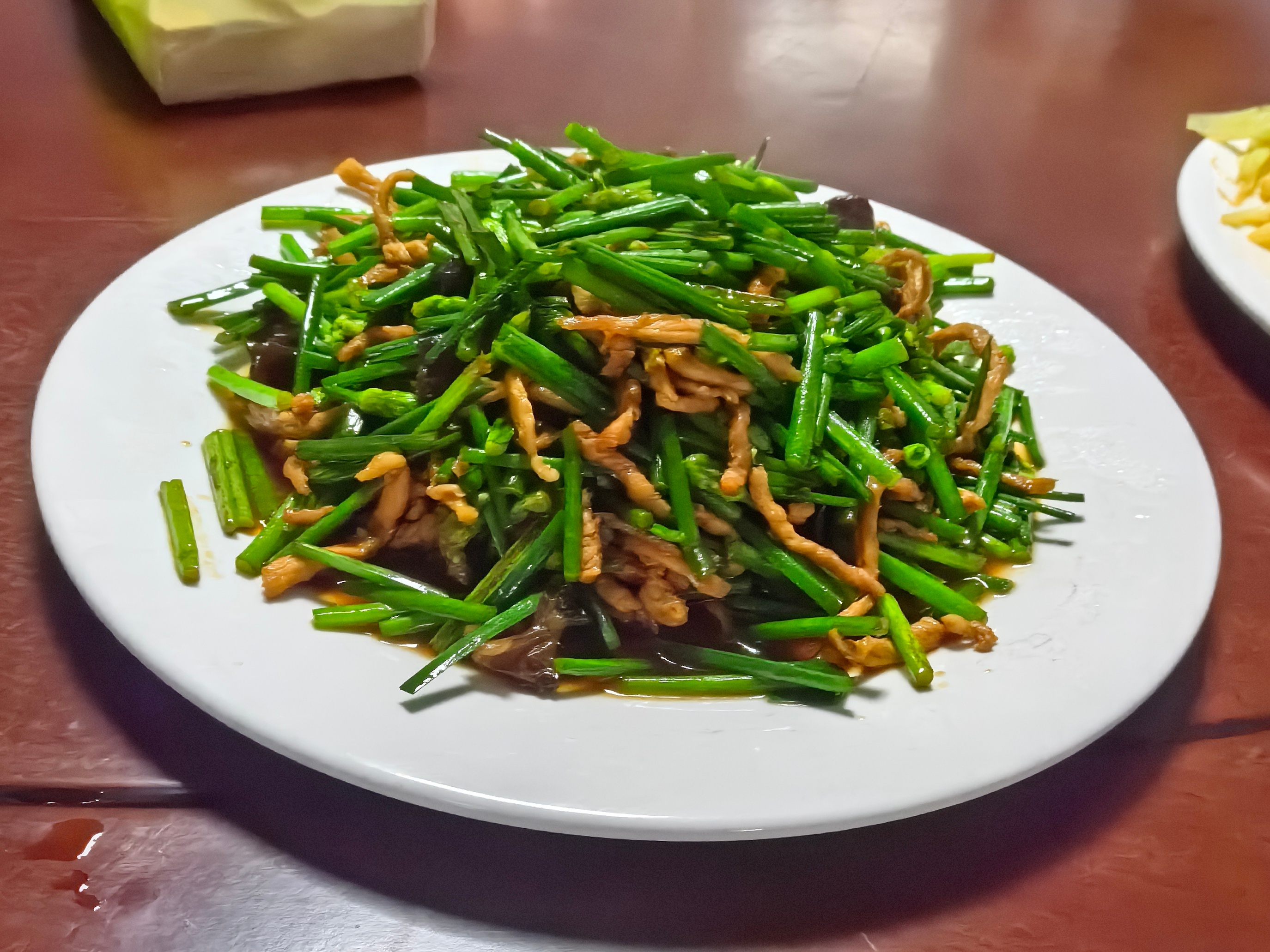 每日一餐分享 又改善伙食咯头一次见炒绿色的西红柿