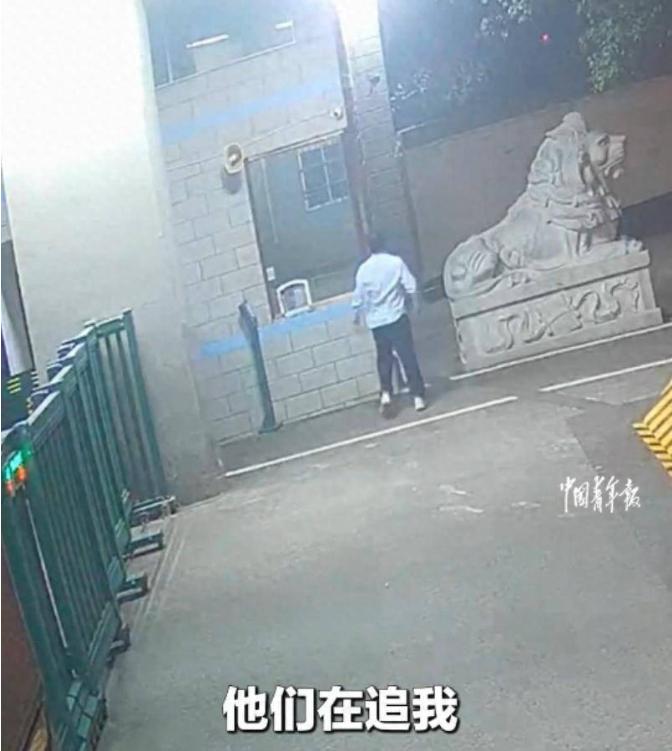 四川凌晨追打事件：哨兵果断处置，依法制止冲突
5月10日凌晨，当整座城市沉浸在宁