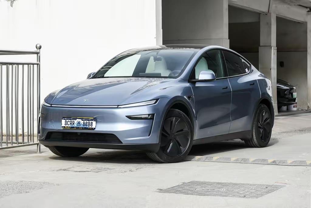 买二手Model Y，不仅是图便宜，更是买了一份“OTA终身VIP”。
在202